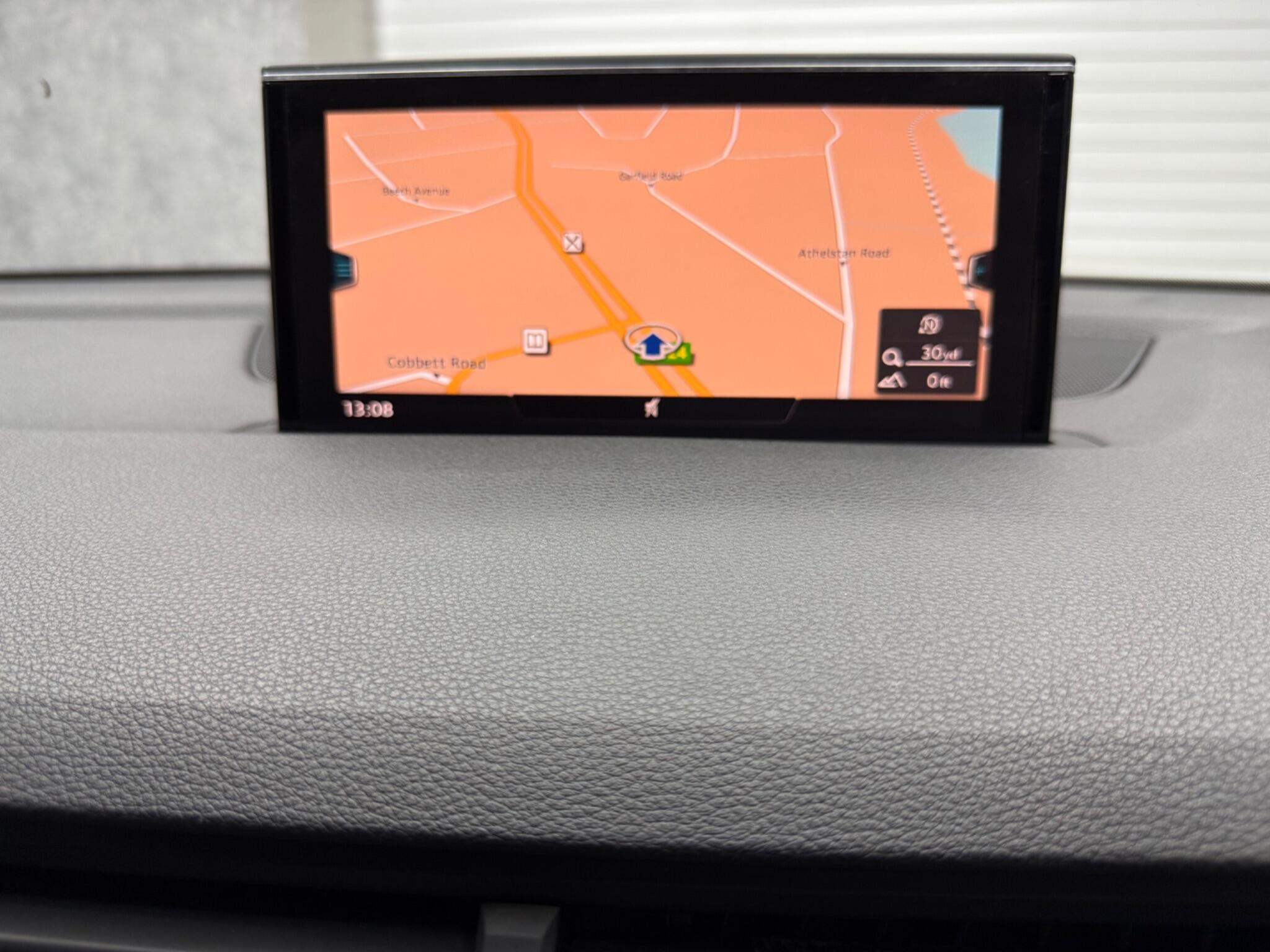 Audi Q7 view 16