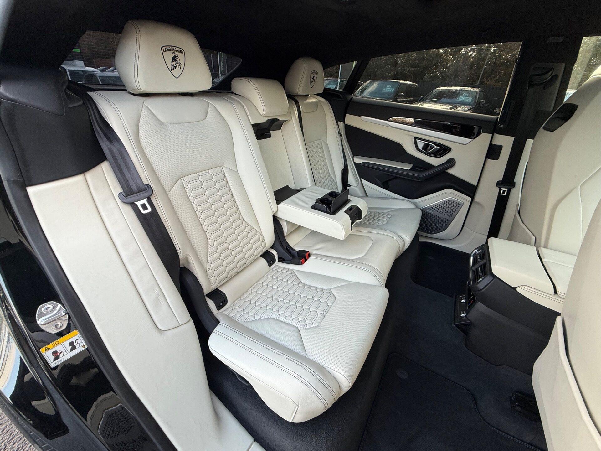 Lamborghini Urus view 34