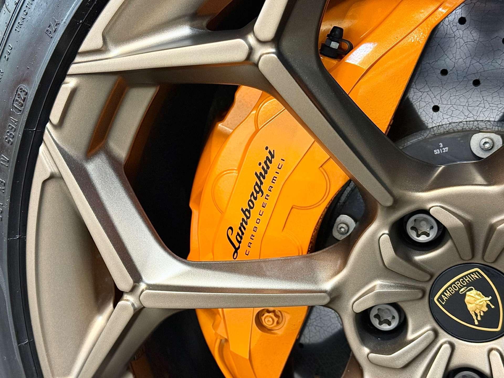 Lamborghini Urus view 91