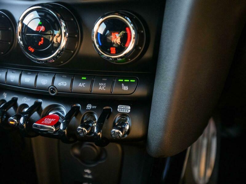 Mini Hatch view 27