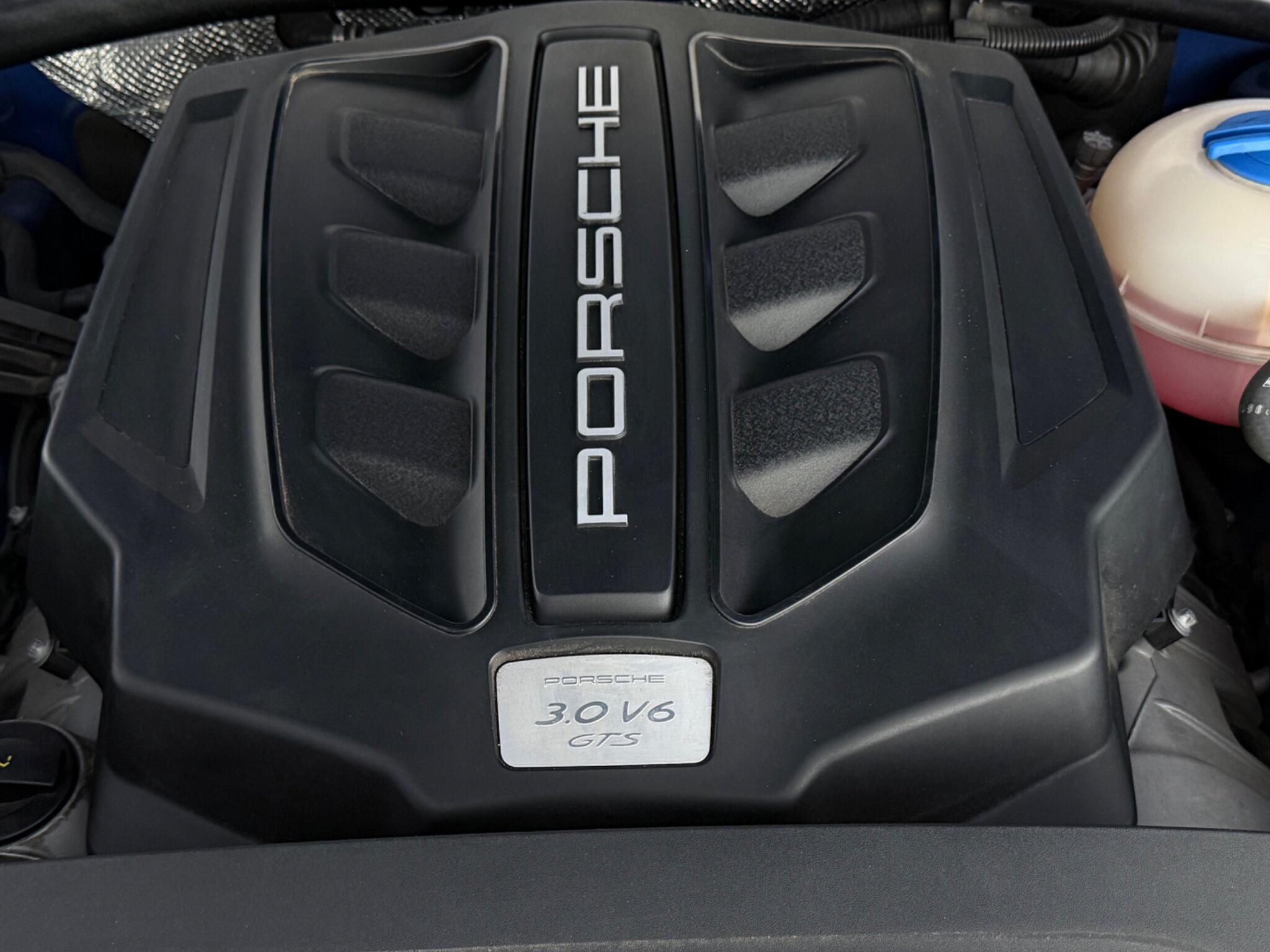 Porsche Macan view 19