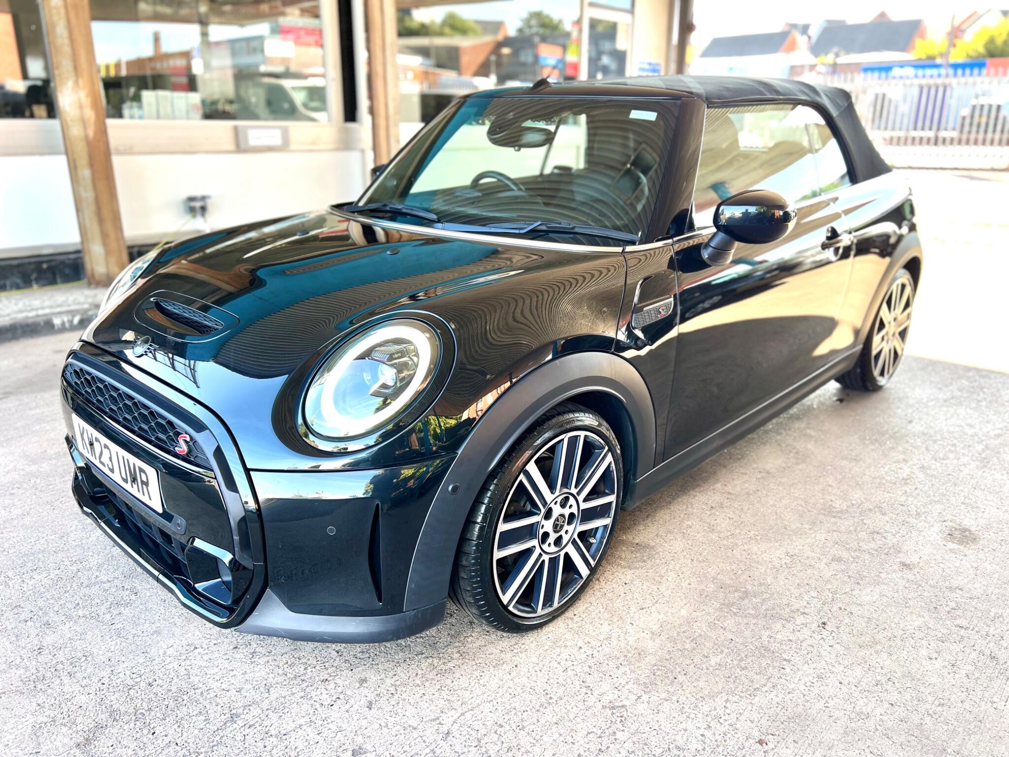 MINI Convertible view 3