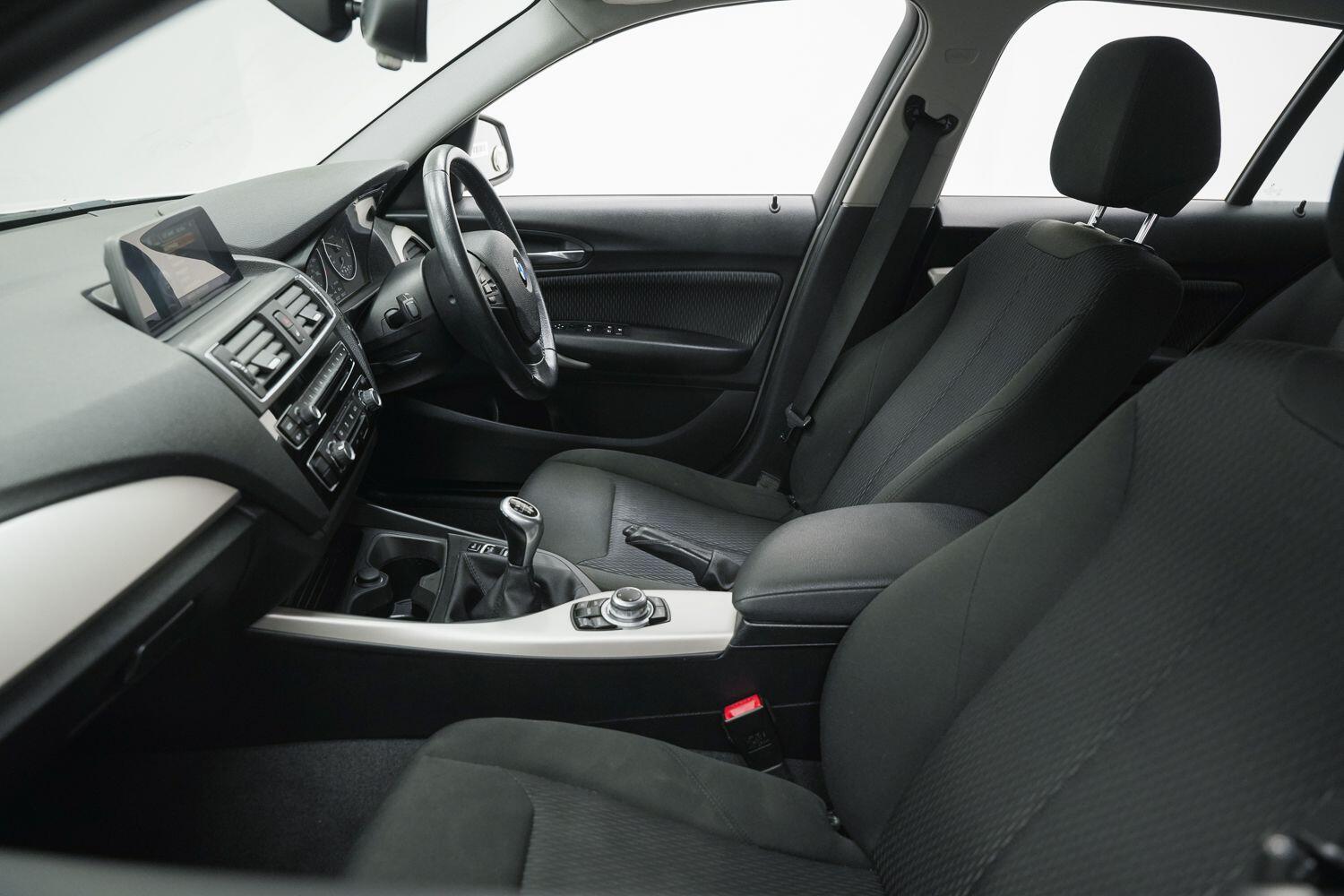 BMW 1 Series view 22