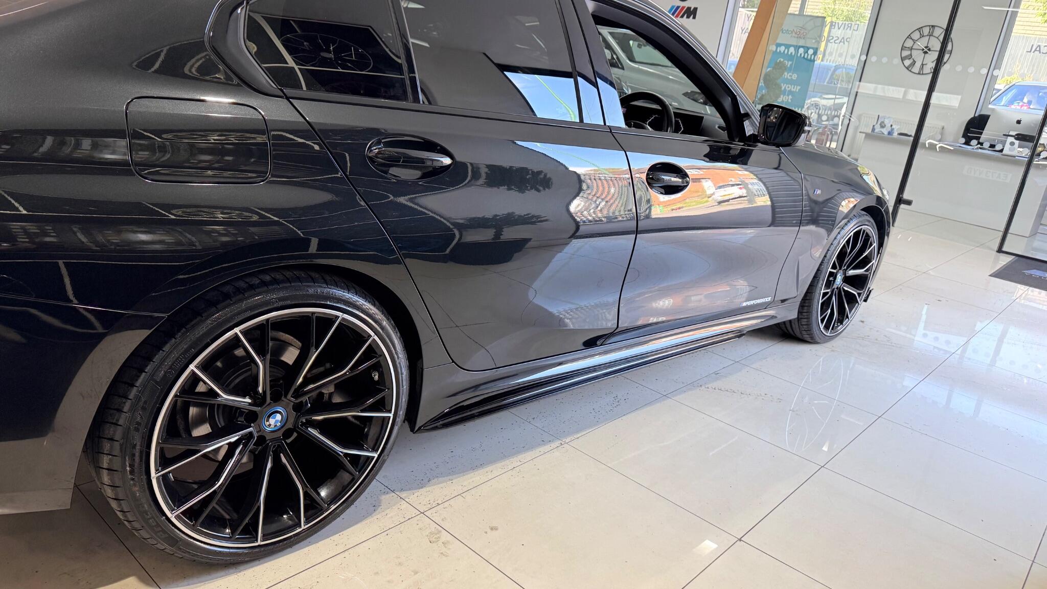 BMW 3 Series view 24