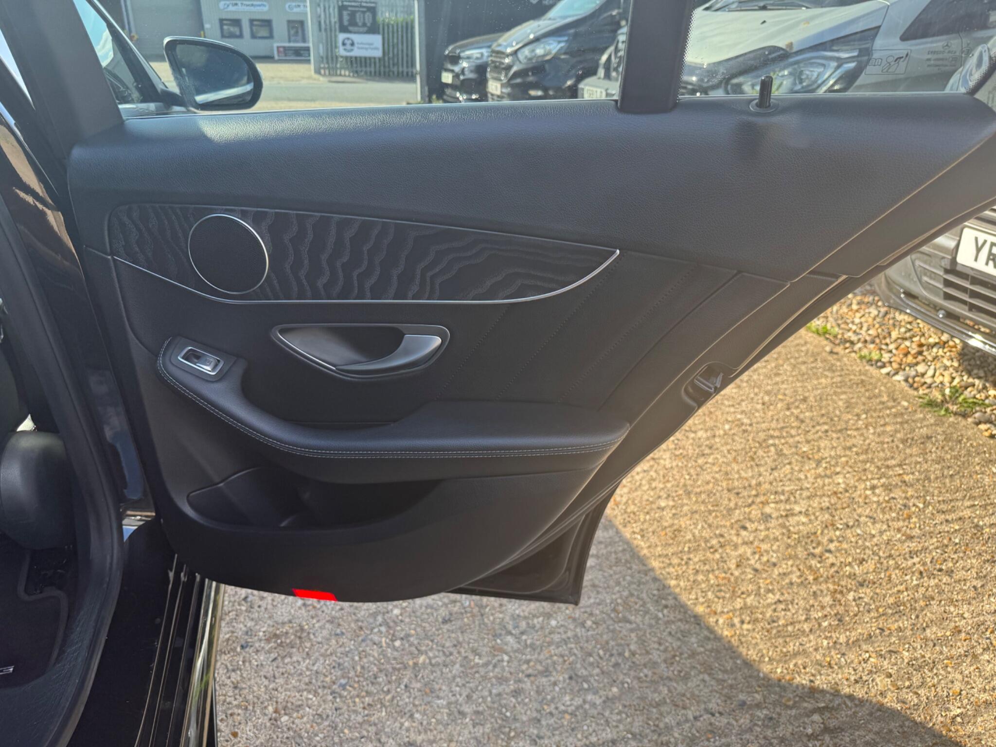 Mercedes-Benz C Class view 29