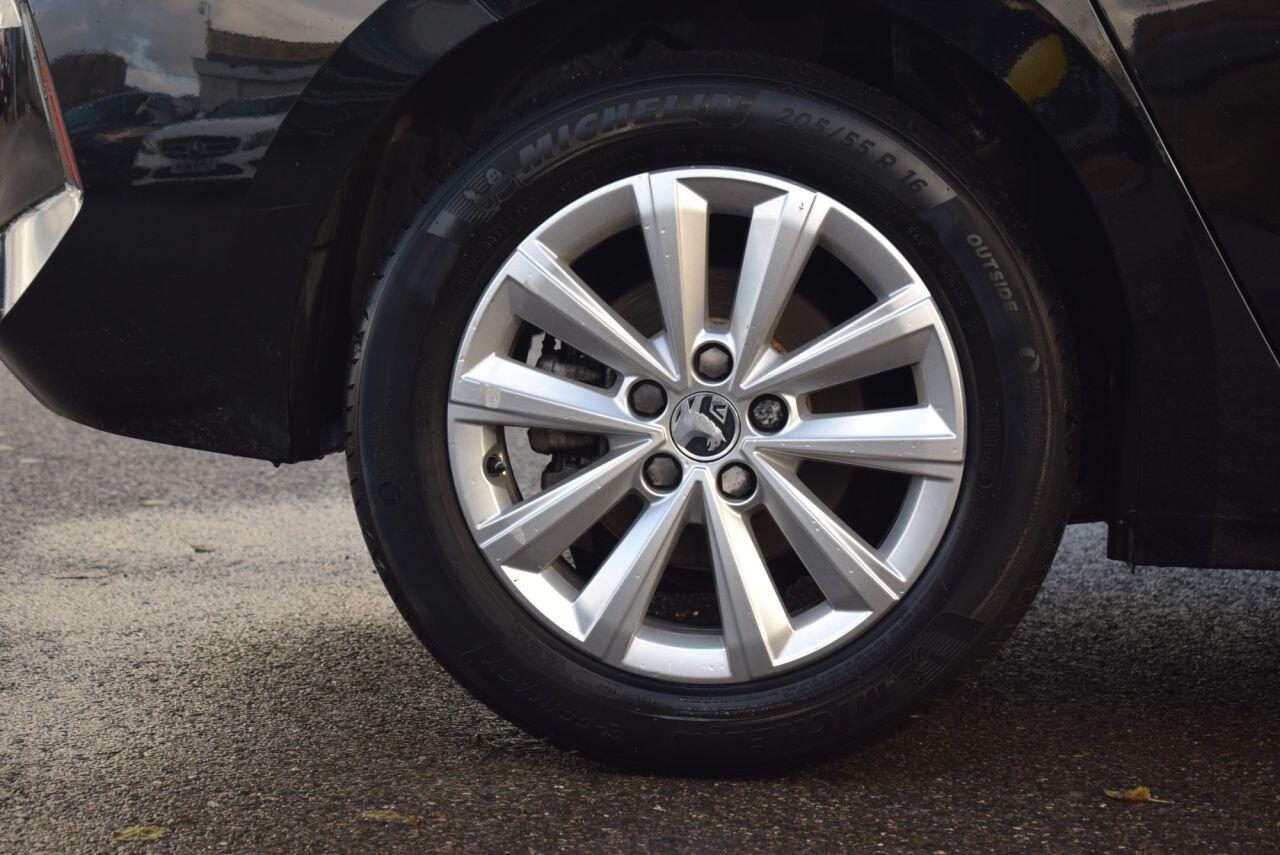 Vauxhall Astra view 9