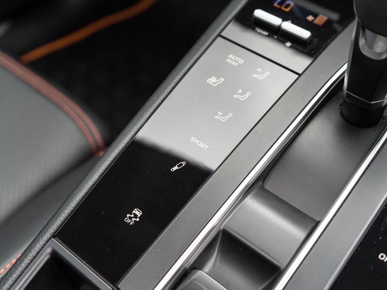 Porsche Macan view 27