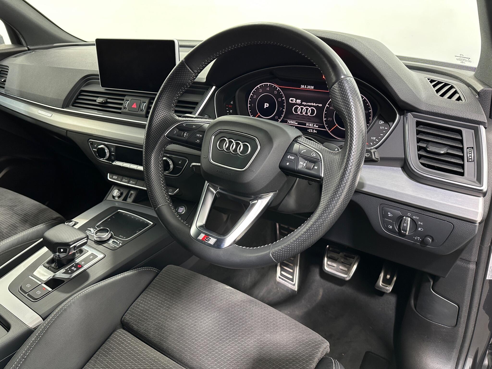 Audi Audi Q5 view 11