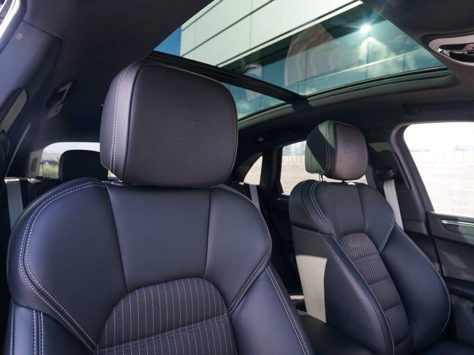 Porsche Macan view 11