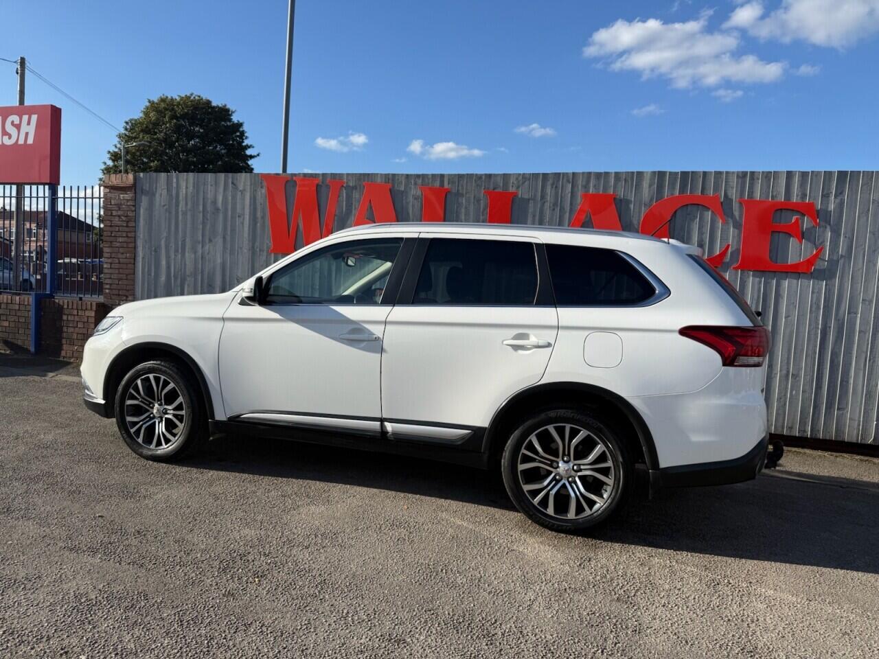 Mitsubishi Outlander view 27