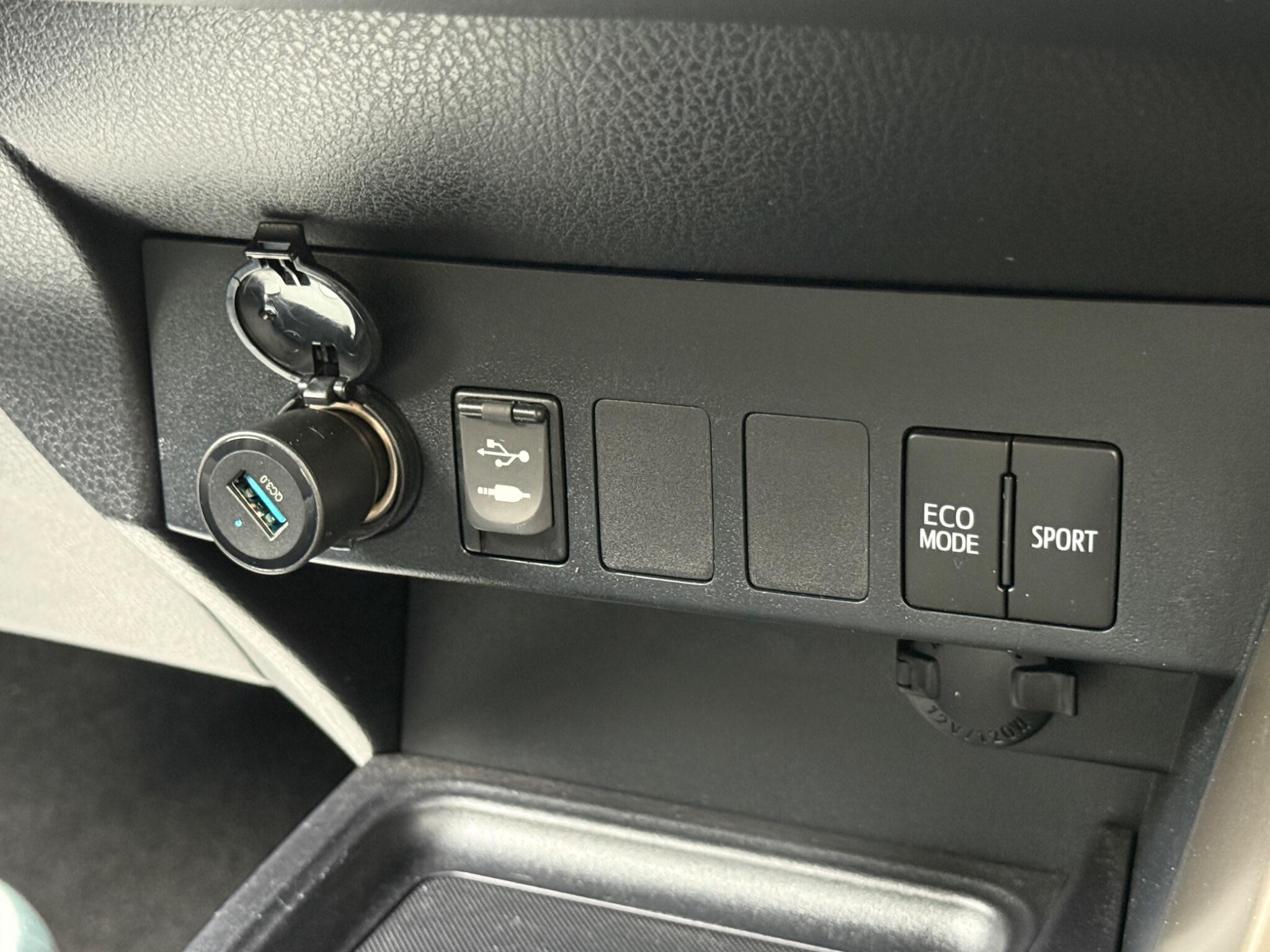 Toyota RAV4 - Image 65