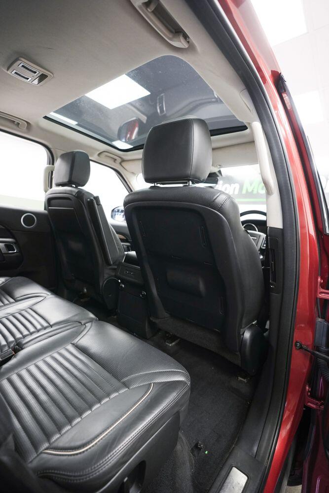 Land Rover Discovery view 16