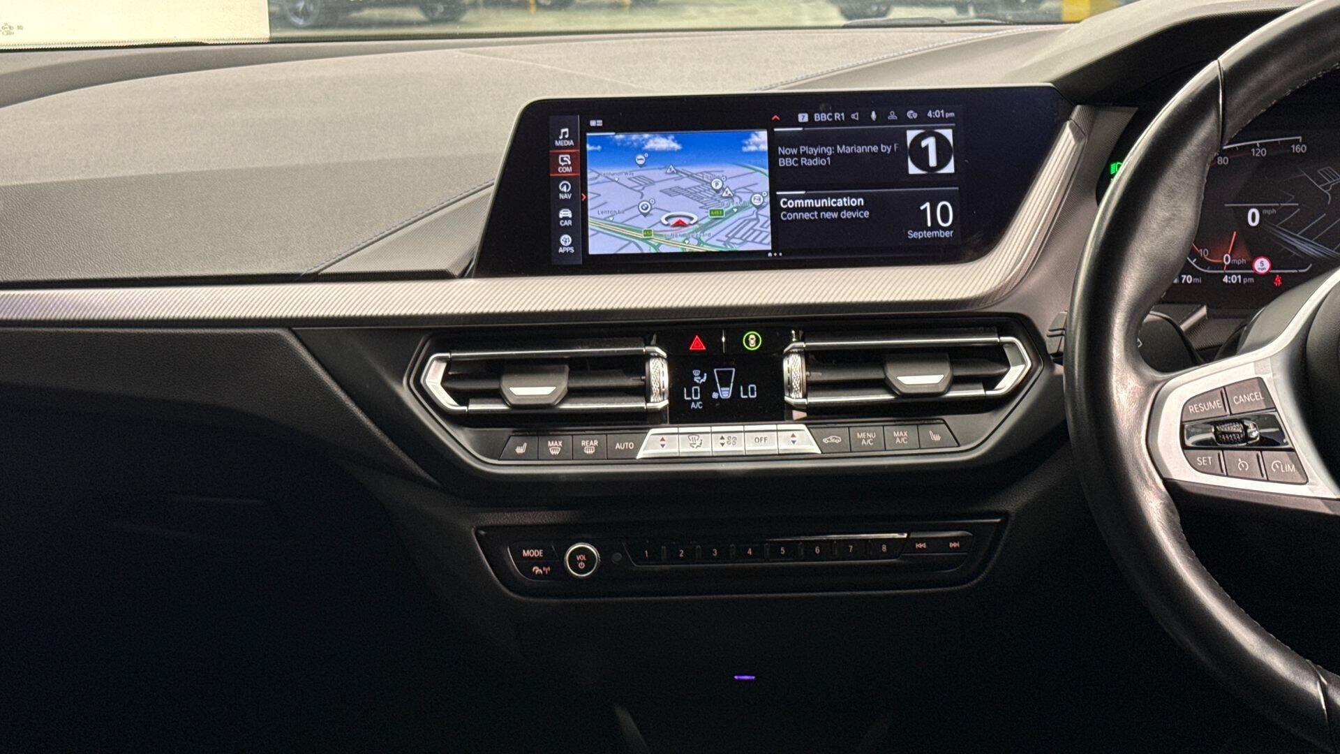BMW 1 Series view 8