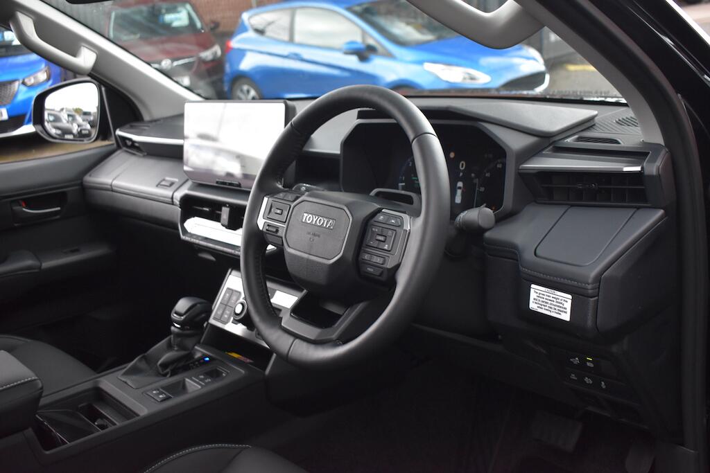 Toyota Hilux view 26