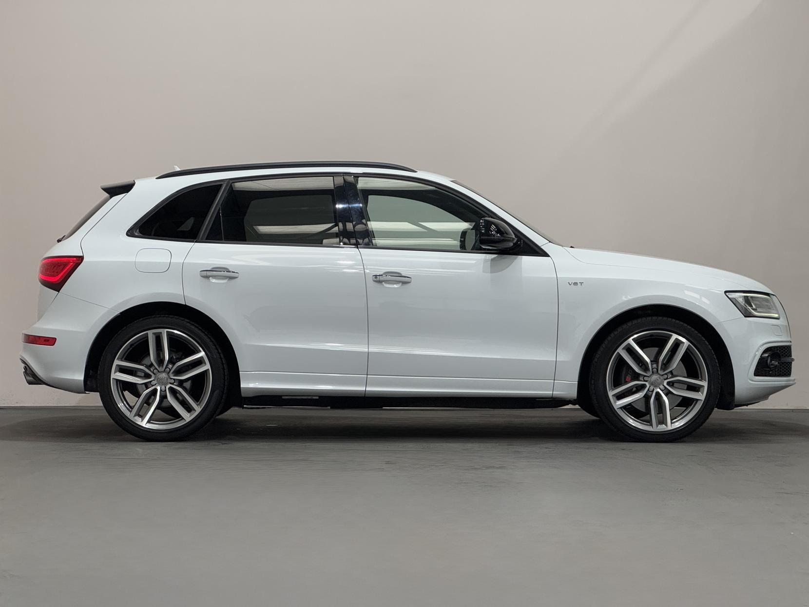 Audi SQ5 view 16