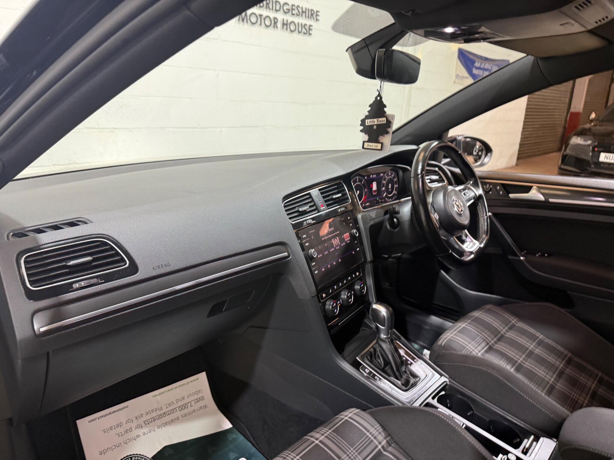 Volkswagen Golf view 20