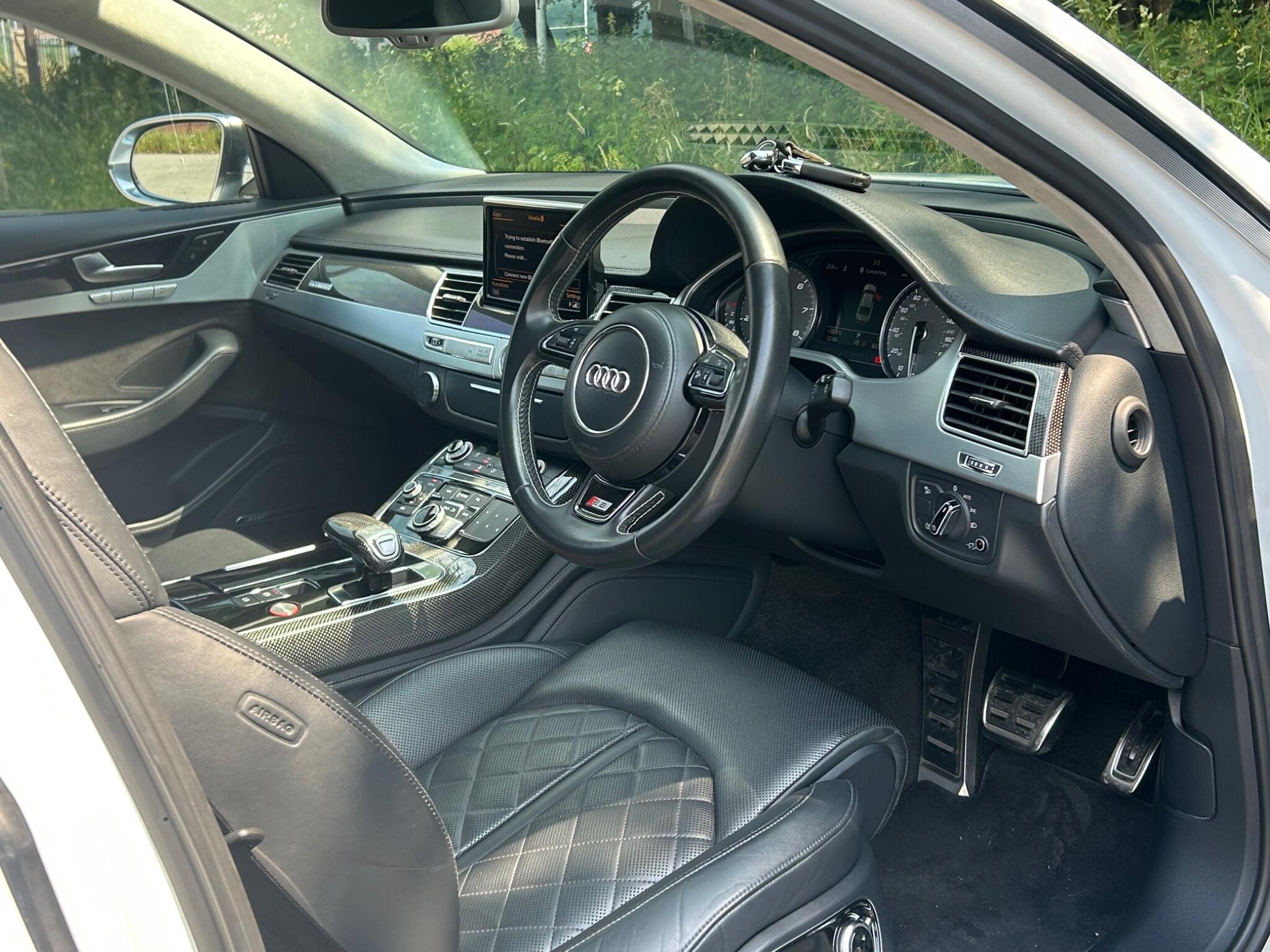 Audi S8 view 36
