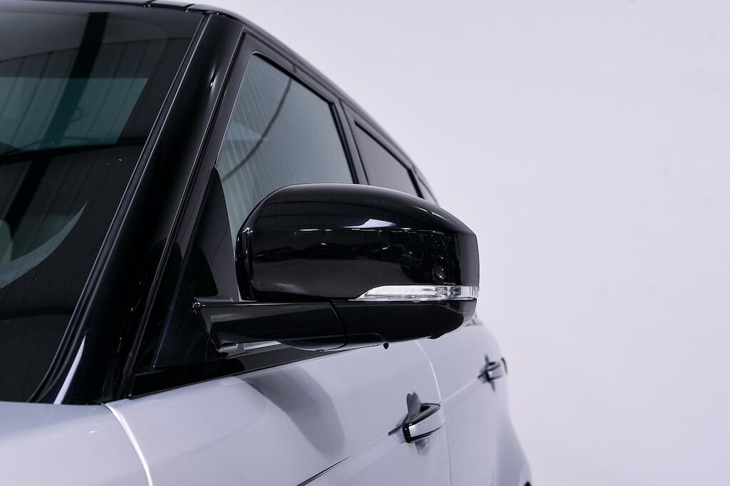Land Rover Range Rover Sport view 11