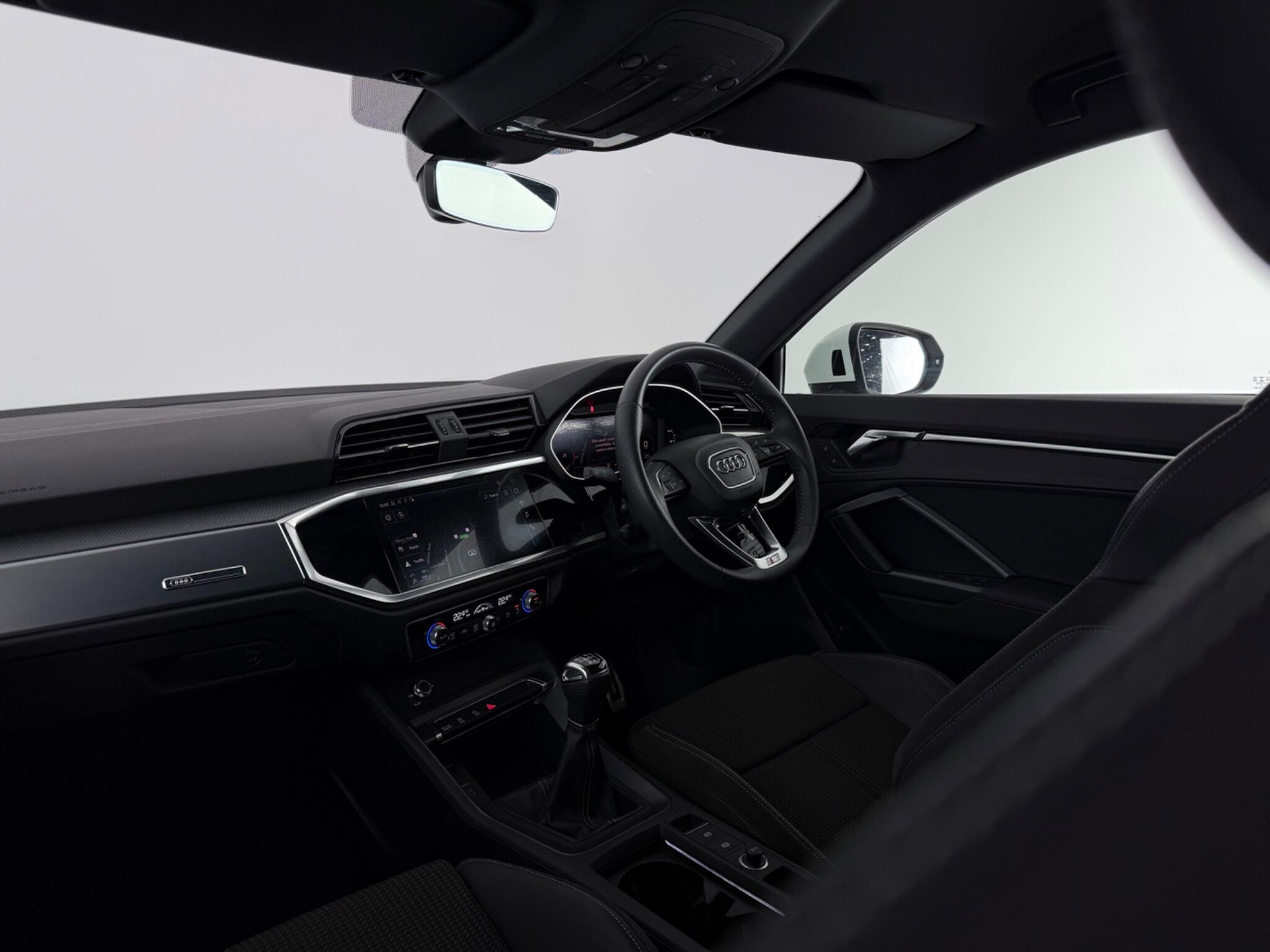 Audi Q3 view 27