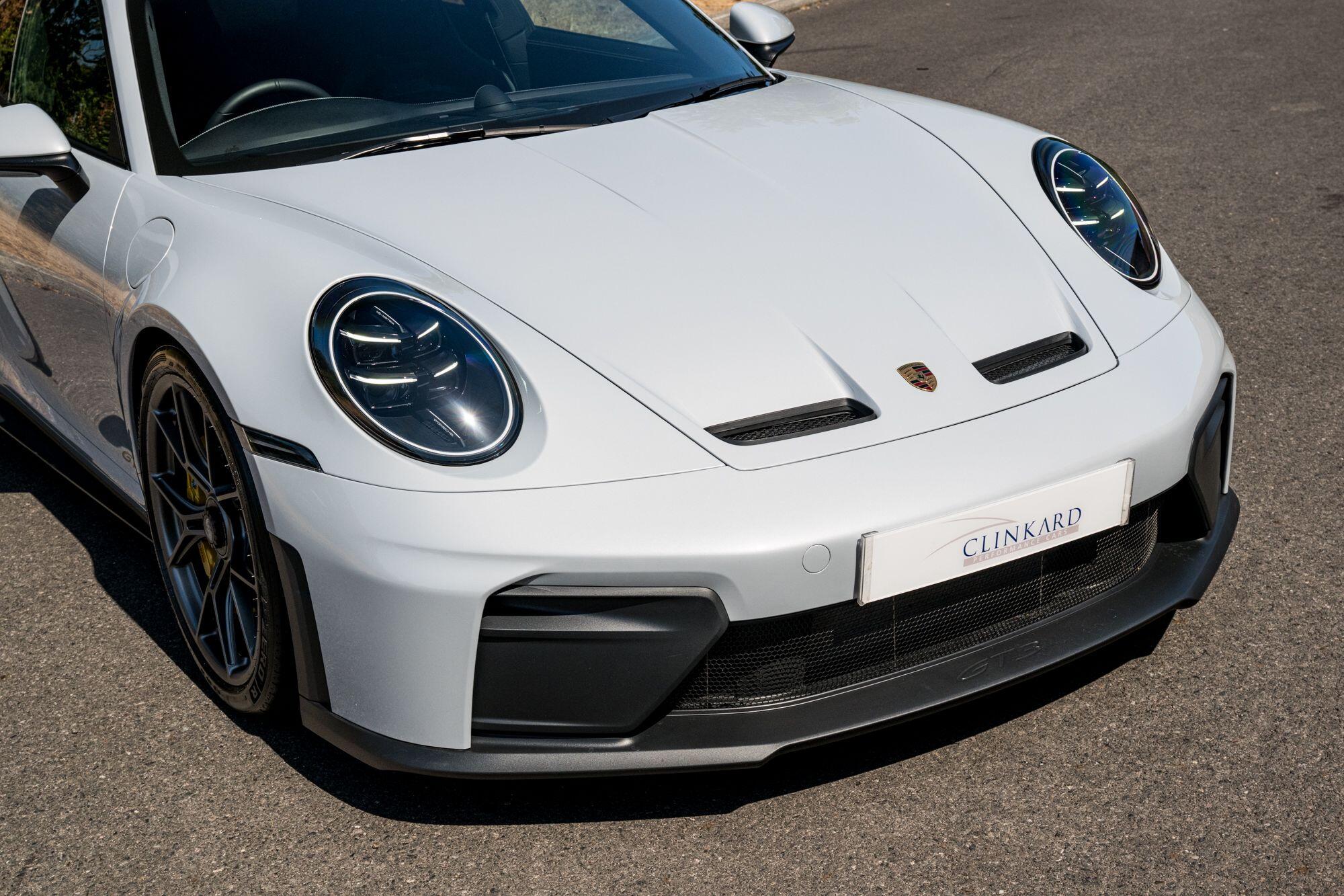 Porsche 911 view 11