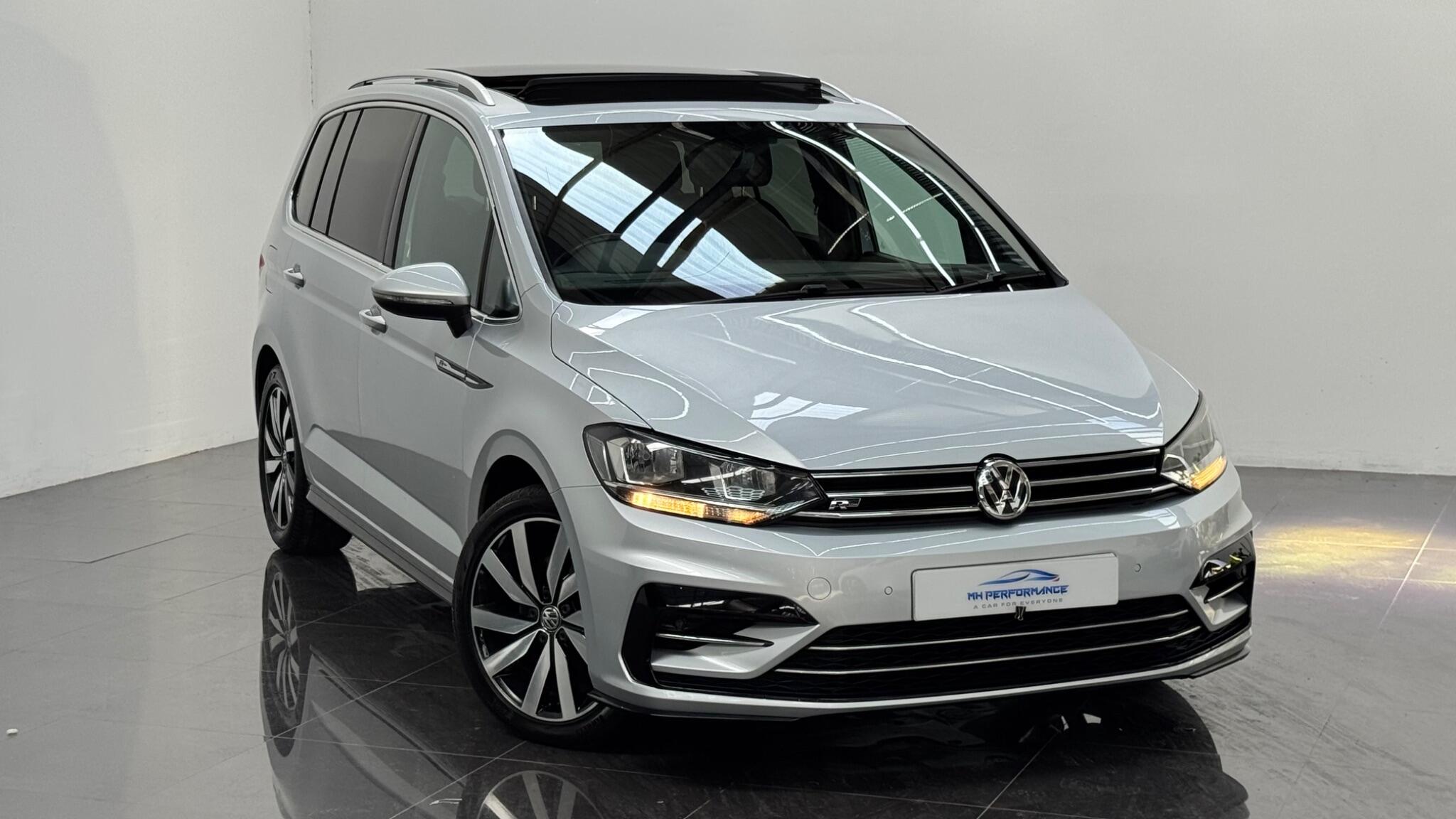 Volkswagen Touran view 3