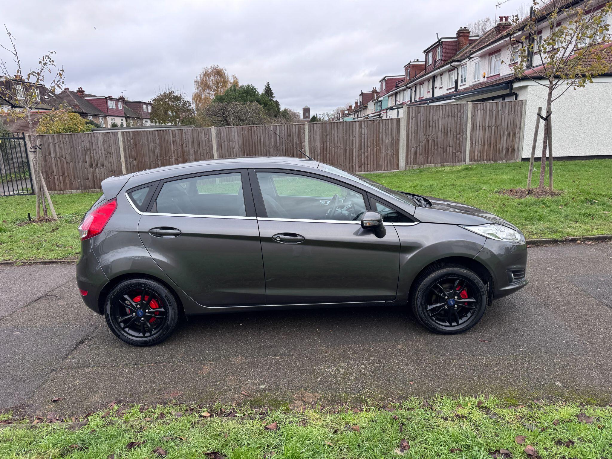 2017 Ford Fiesta image 6
