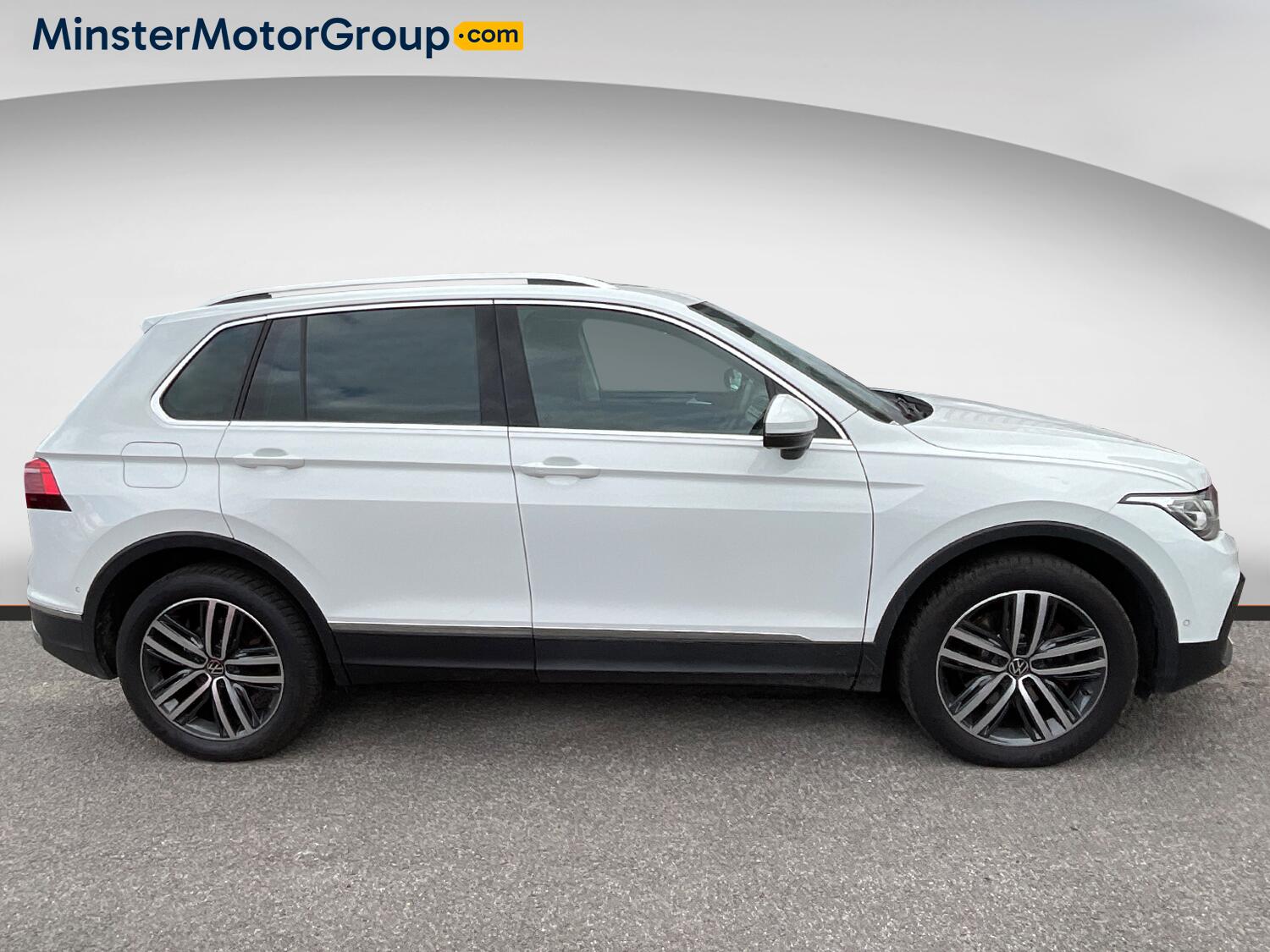 Volkswagen Tiguan view 2