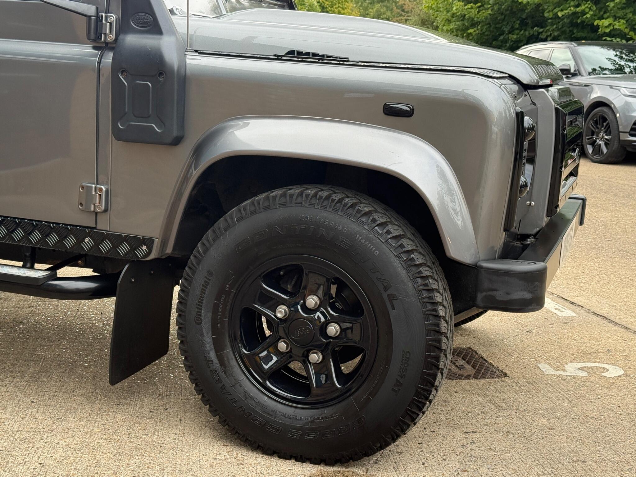Land Rover Defender view 5