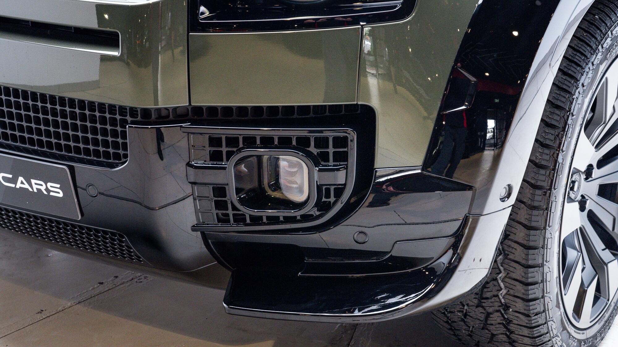 Land Rover Defender view 39