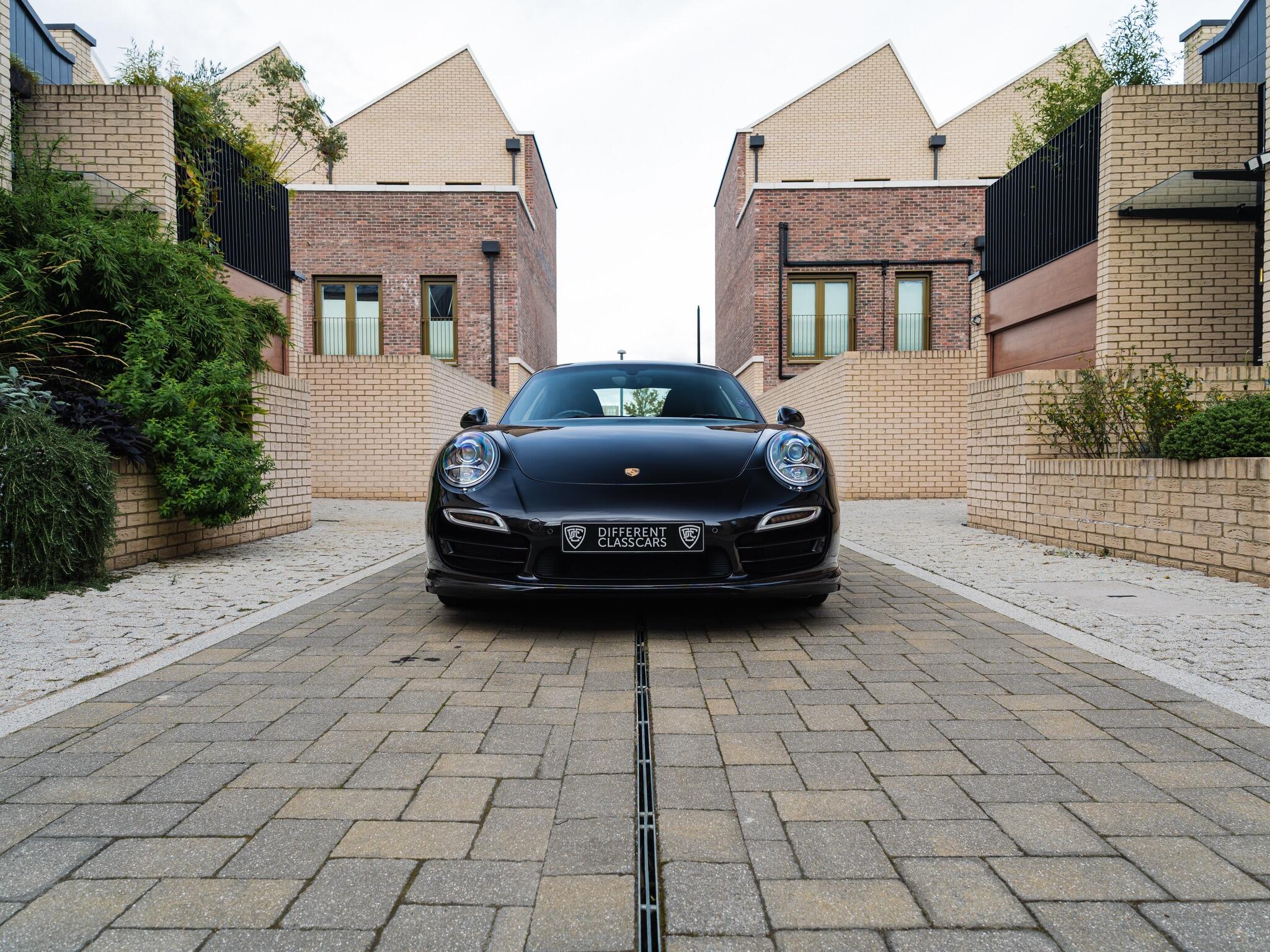 Porsche 911 view 5