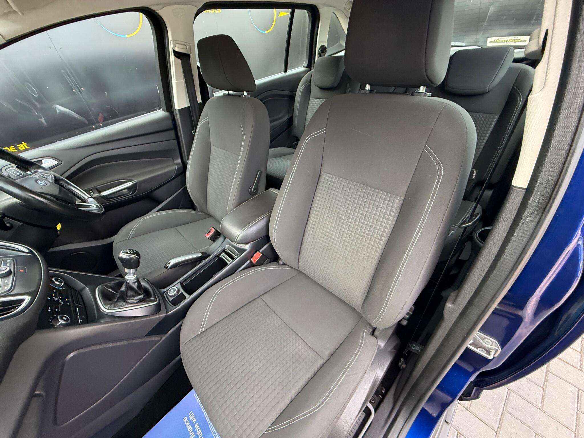 Ford Grand C-Max view 23