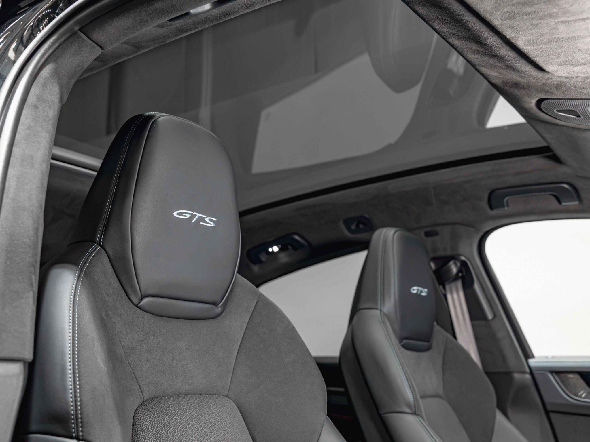 Porsche Cayenne view 3