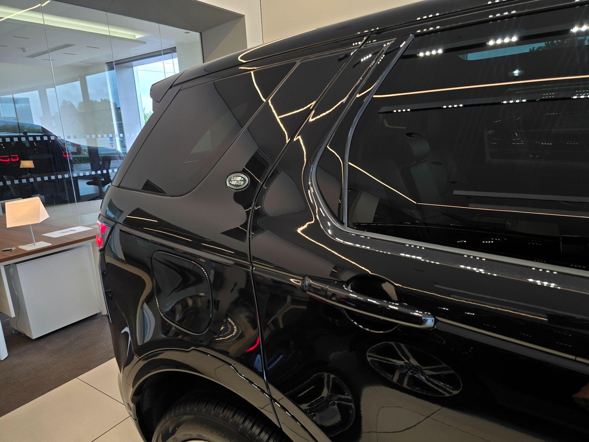 Land Rover Discovery Sport view 45