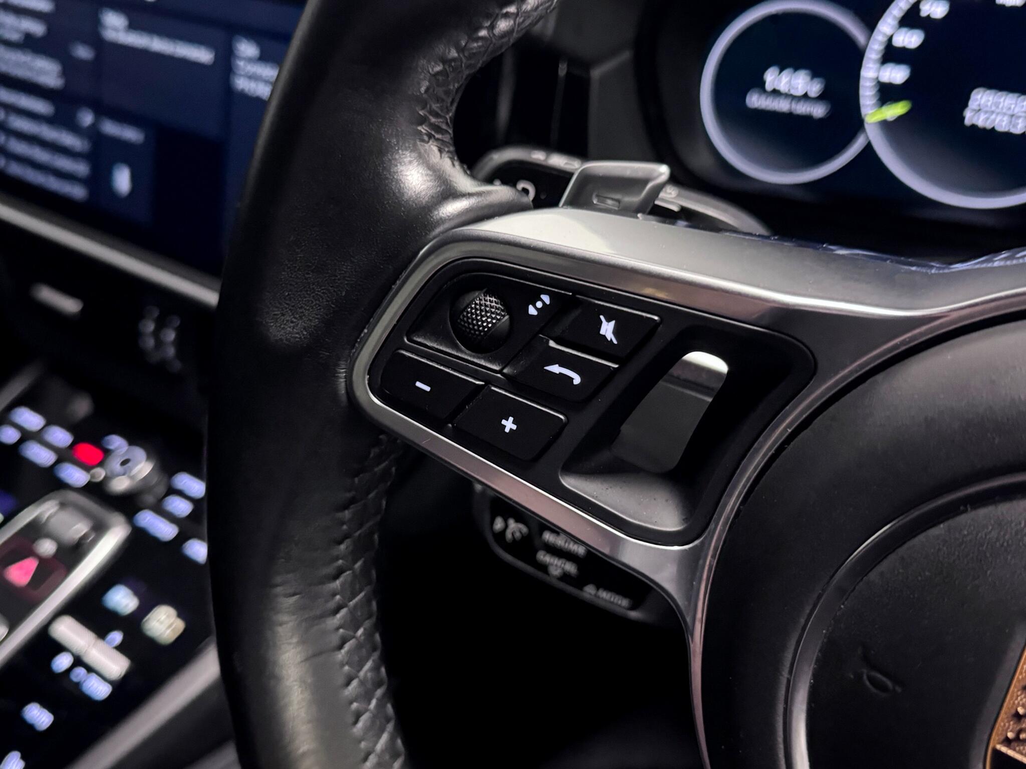 Porsche Cayenne view 11
