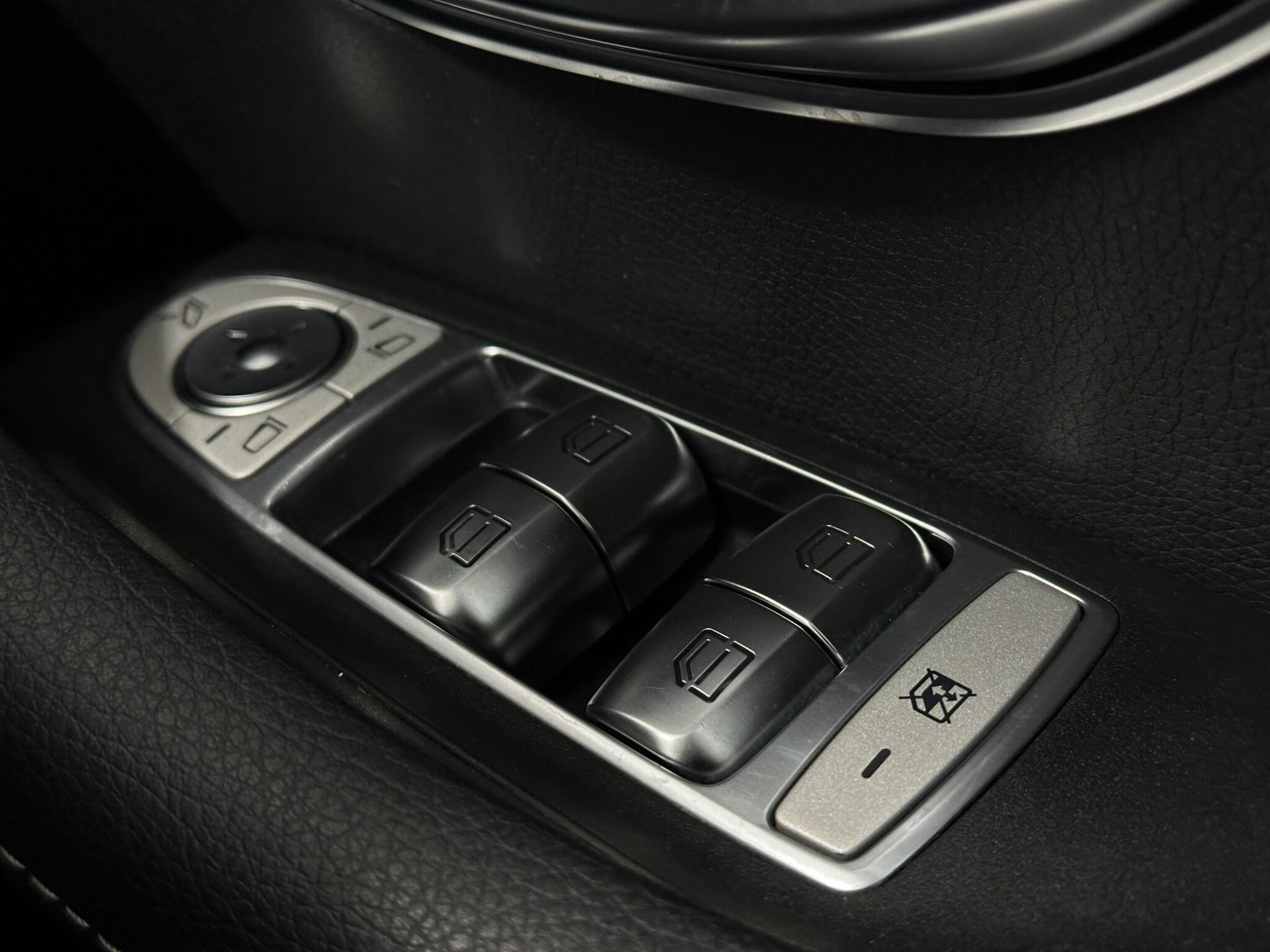 Mercedes-Benz E-Class view 19