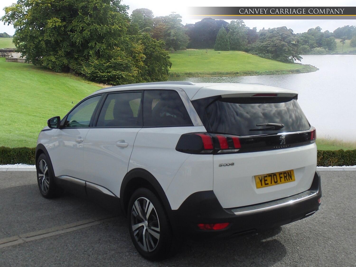 Peugeot 5008 view 4