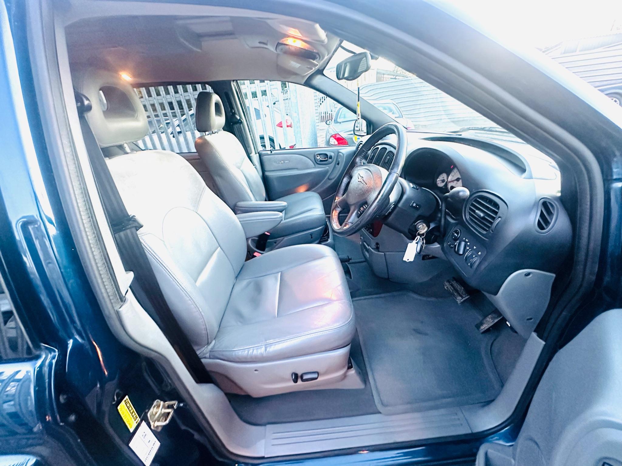 Chrysler Grand Voyager view 14
