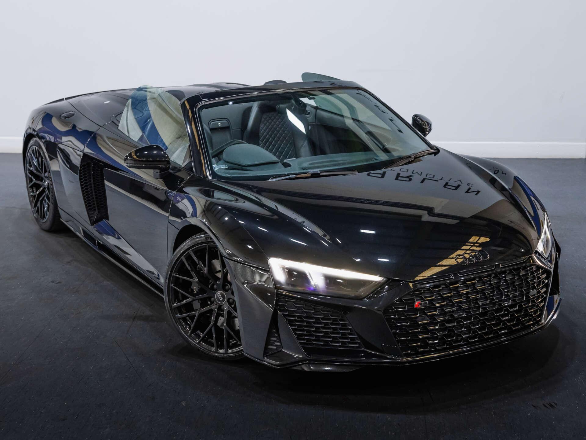 Audi R8 view 11