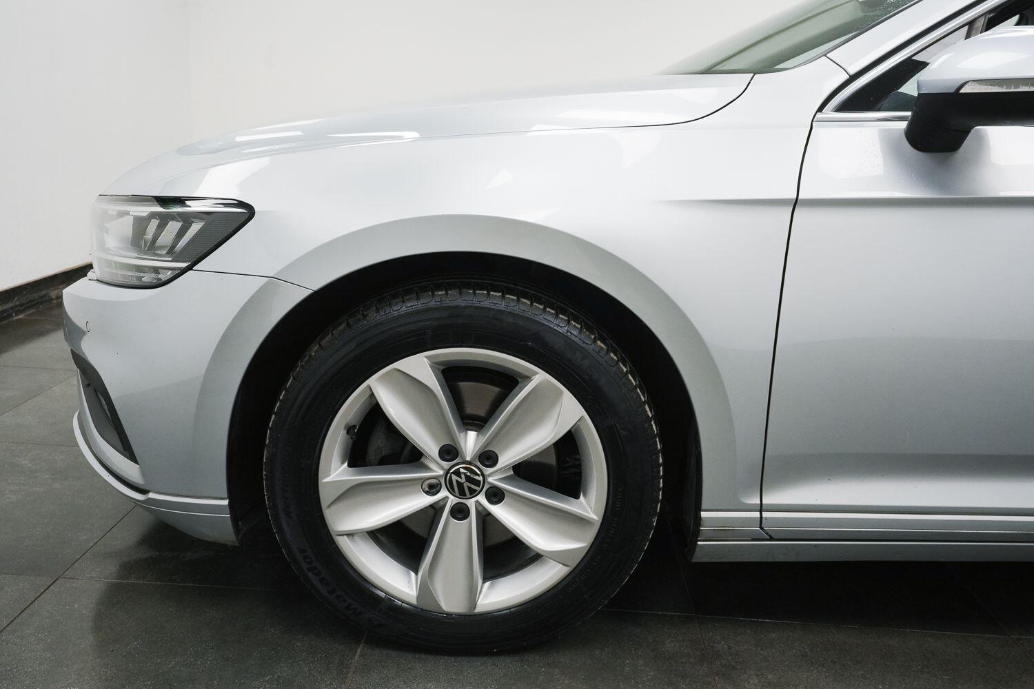 Volkswagen Passat view 17