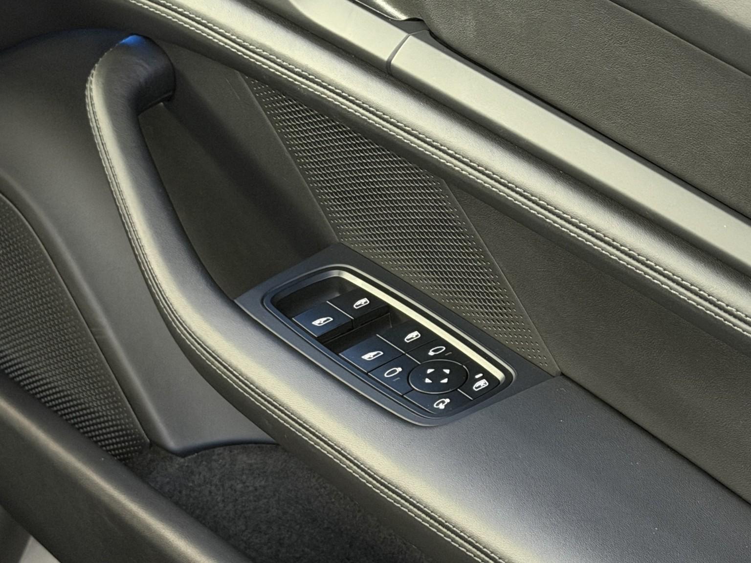 Porsche Taycan view 51