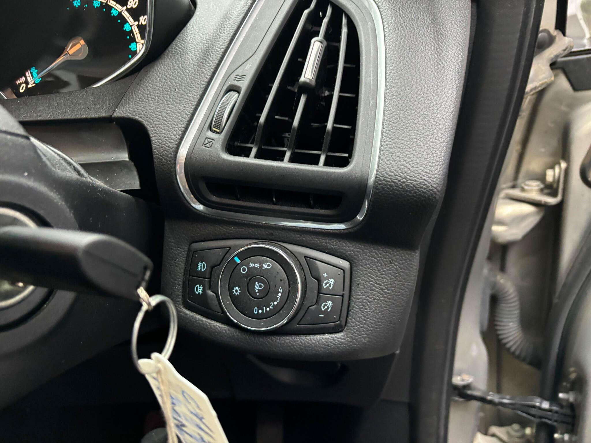 Ford B-Max view 13