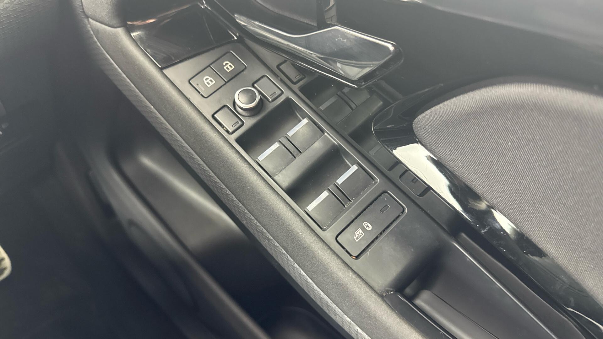 Land Rover Range Rover Evoque view 38