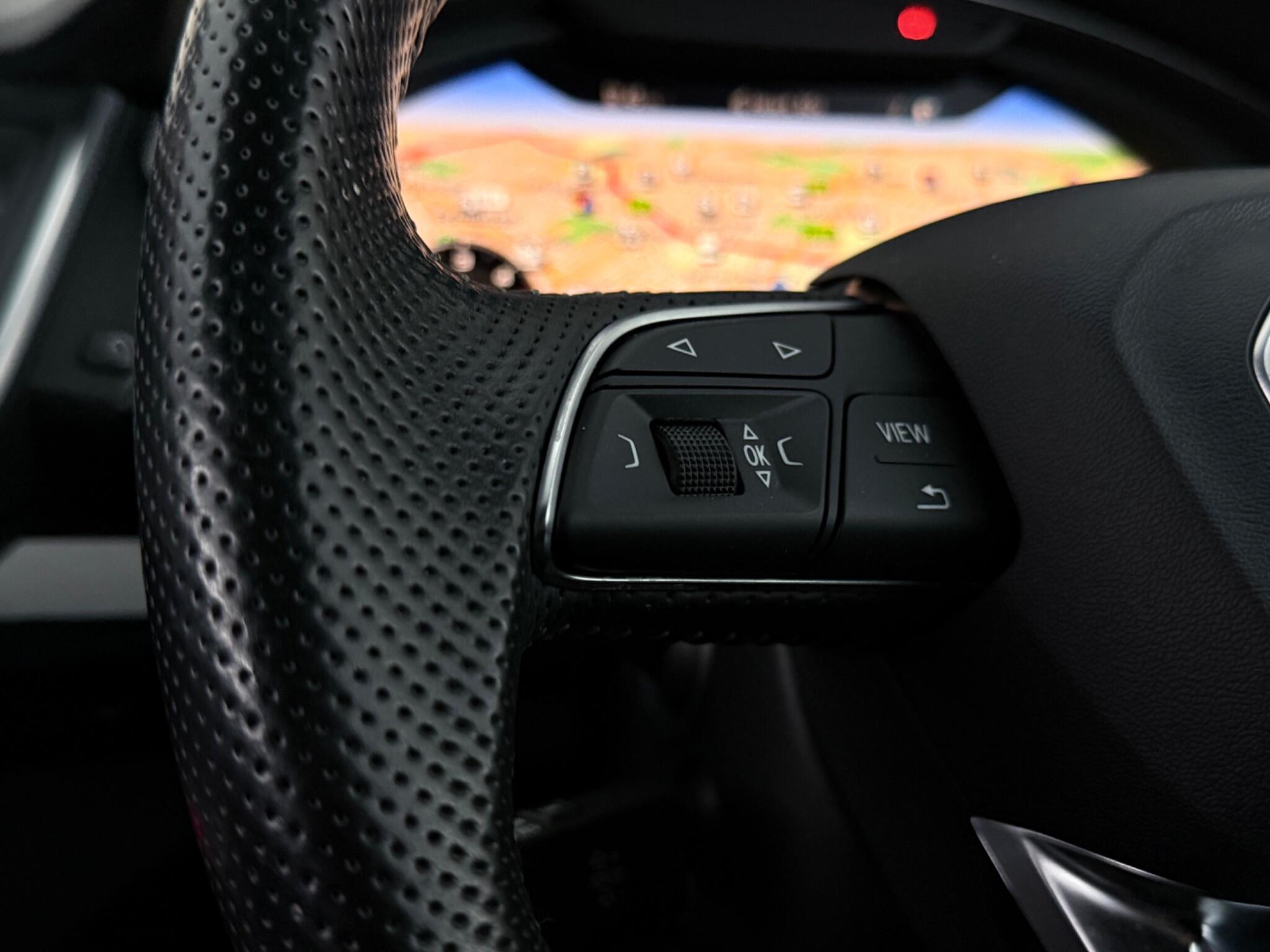 Audi Q5 view 12