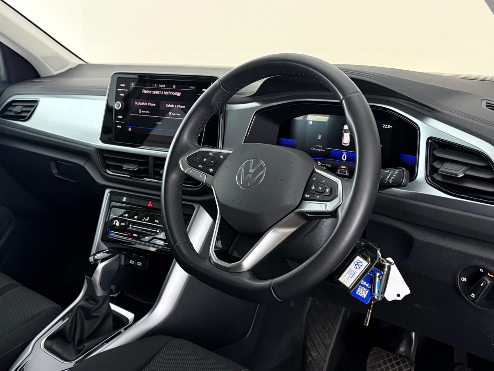 Volkswagen T-Roc view 3