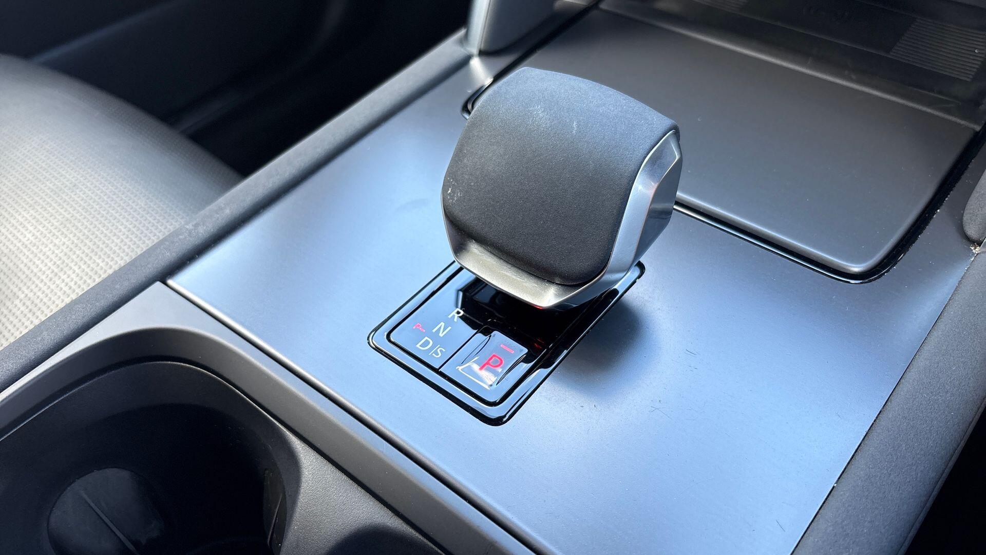 Land Rover Discovery Sport view 13