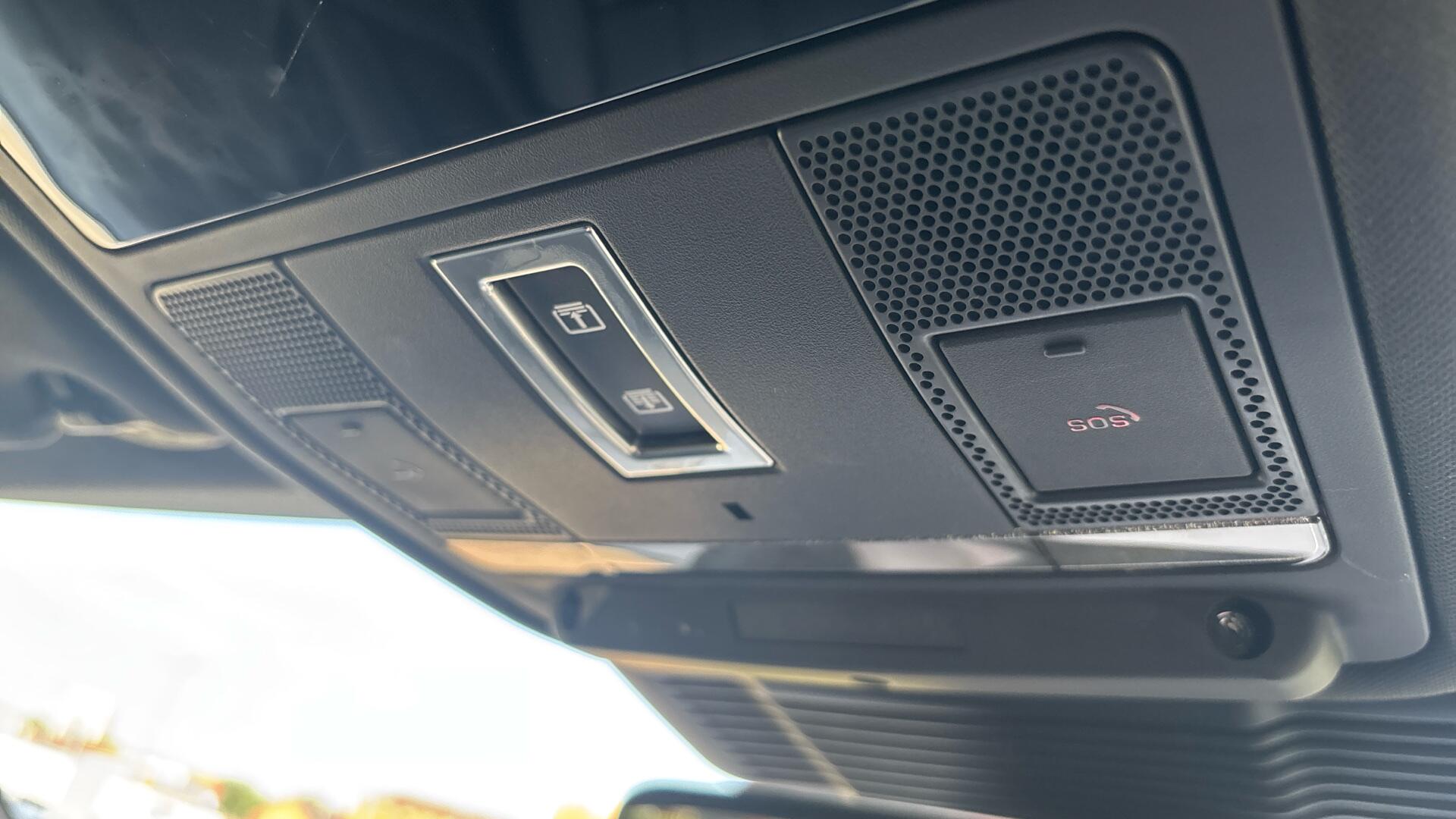 Land Rover Range Rover Evoque view 29