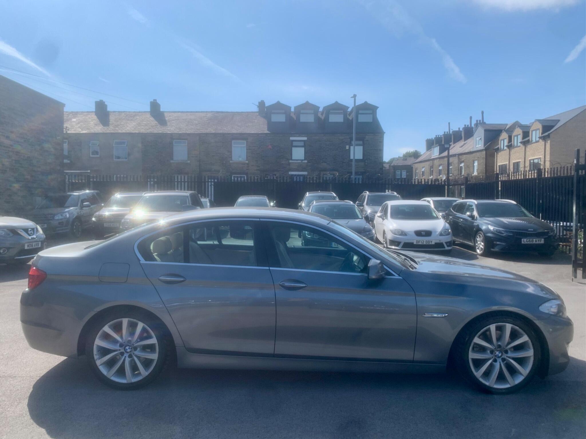 BMW 5 Series view 4