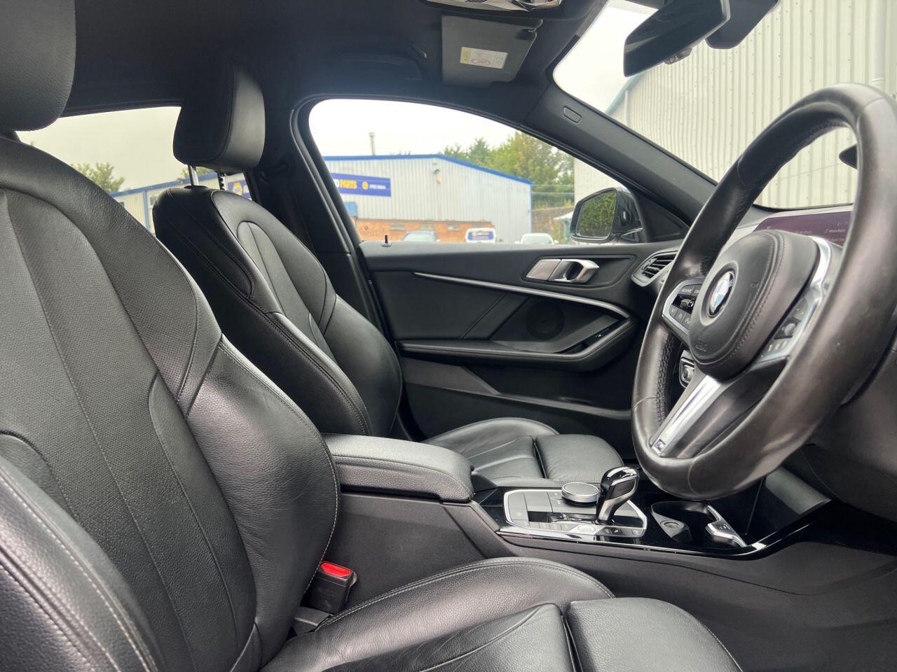 BMW 1 Series view 16