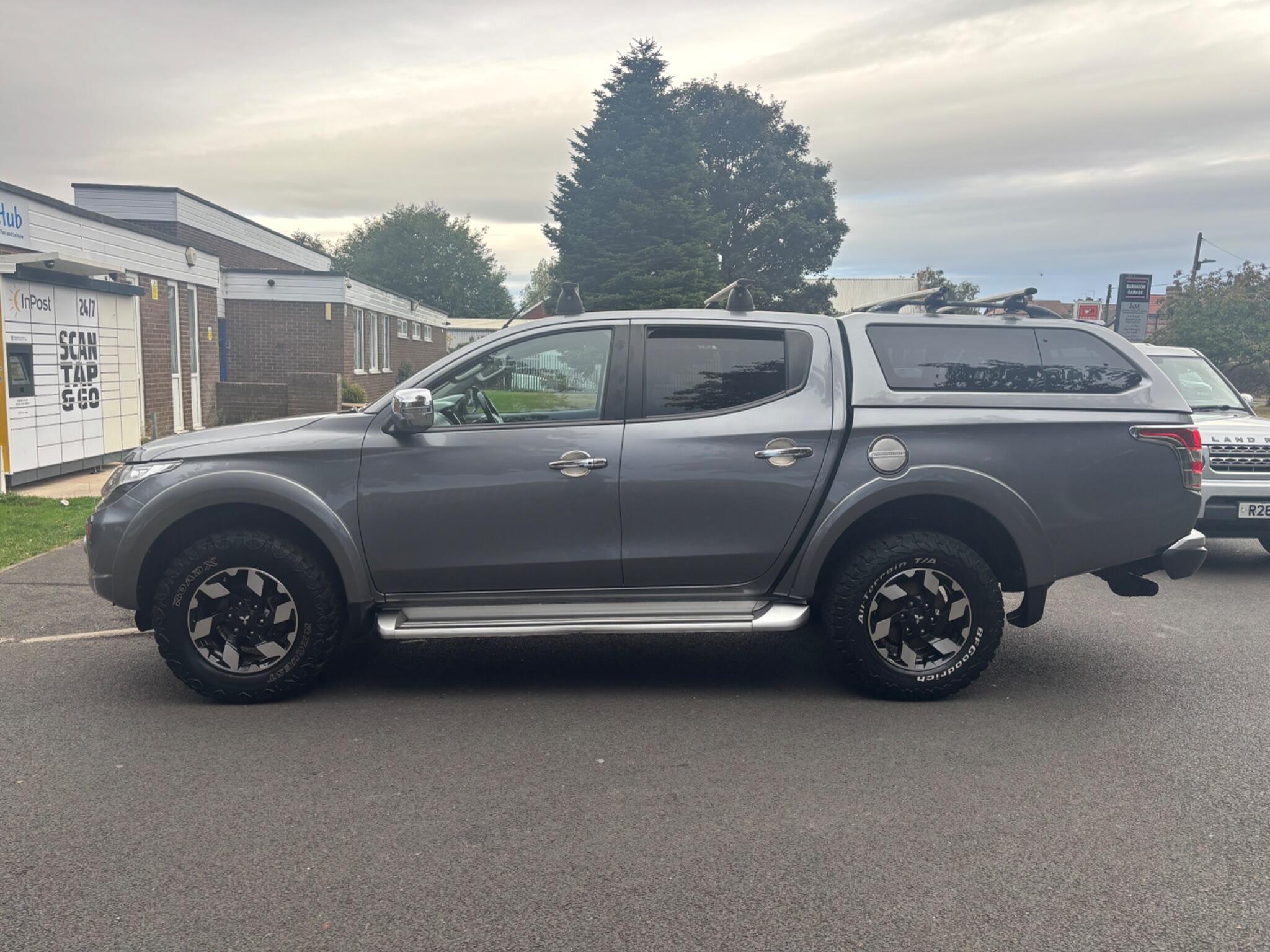Mitsubishi L200 view 4