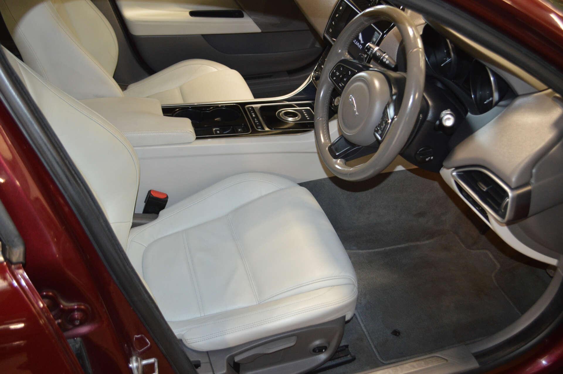 Jaguar Xe view 12